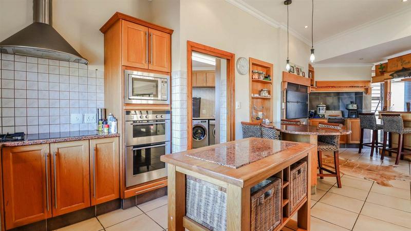 5 Bedroom Property for Sale in Glentana Western Cape